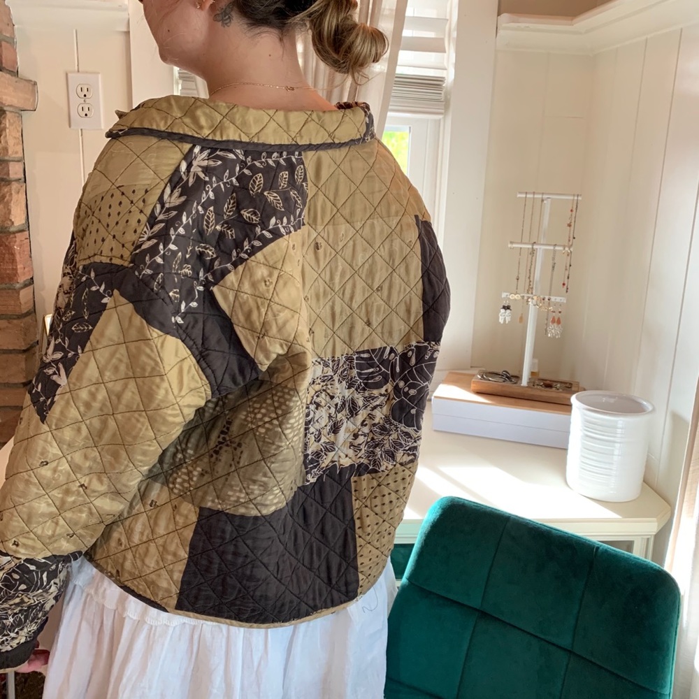 Patch print brown sweater